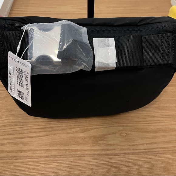 LULULEMON City Adventure Belt Bag Black OS NWT - Picture 2 of 4
